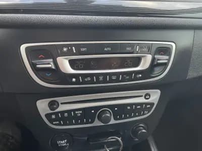 Vendo Renault Mégane 2011 - 7500 EUR, 272530 km - AUTO.MOTO.pt