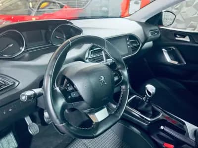 Vendo Peugeot 308 2019 - 12990 EUR, 119631 km - AUTO.MOTO.pt