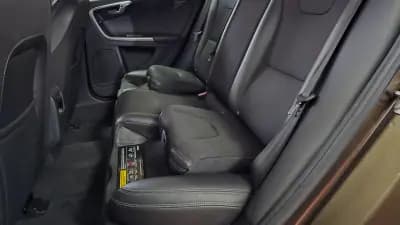 Vendo Volvo V60 Cross Country 2016 - 18180 EUR, 138731 km - AUTO.MOTO.pt