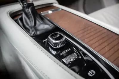 Sell Volvo XC 90 2016 - 24990 EUR, 206775 km - AUTO.MOTO.pt