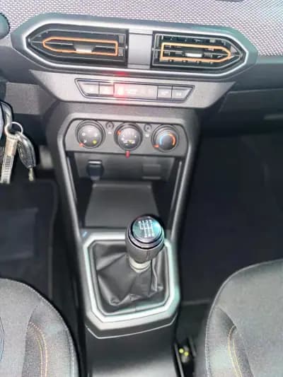 Vendo Dacia Sandero 2023 - 15900 EUR, 58259 km - AUTO.MOTO.pt