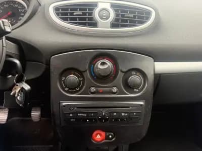 Sell Renault Clio Break 2009 - 5450 EUR, 202000 km - AUTO.MOTO.pt