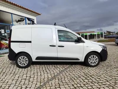 Vendo Renault Express 2022 - 15867 EUR, 72000 km - AUTO.MOTO.pt