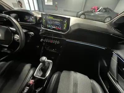 Sell Peugeot 208 2021 - 15990 EUR, 40000 km - AUTO.MOTO.pt