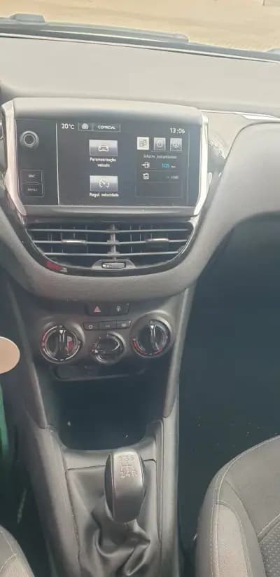 Sell Peugeot 208 2015 - 8750 EUR, 183000 km - AUTO.MOTO.pt