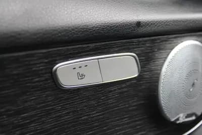 Vendo Mercedes-Benz GLC 300 2020 - 36900 EUR, 148682 km - AUTO.MOTO.pt