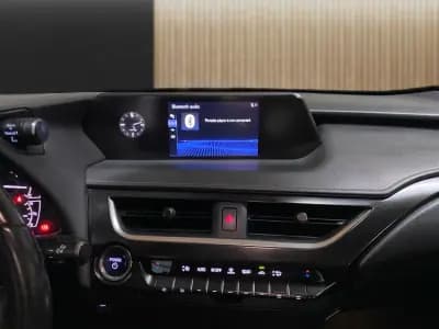 Vendo Lexus UX 250h 2021 - 24950 EUR, 126000 km - AUTO.MOTO.pt