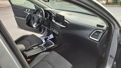 Vendo Kia Ceed SW 2018 - 12890 EUR, 154828 km - AUTO.MOTO.pt