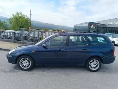 Vendo Ford Focus 2002 - 1800 EUR, 400000 km - AUTO.MOTO.pt
