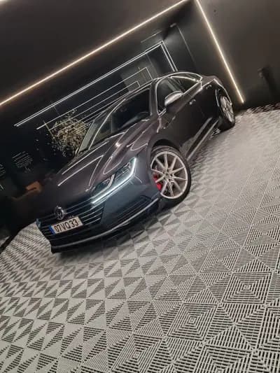 Vendo Volkswagen Arteon 2018 - 19900 EUR, 197000 km - AUTO.MOTO.pt