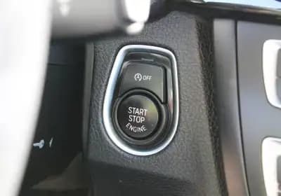 Vendo BMW 318 2013 - 14900 EUR, 154000 km - AUTO.MOTO.pt