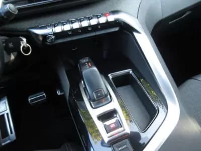 Vendo Peugeot 3008 2019 - 22990 EUR, 98000 km - AUTO.MOTO.pt