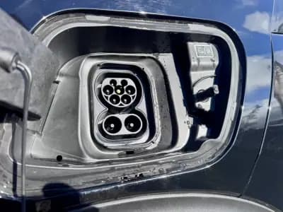 Vendo Peugeot e-2008 2020 - 20990 EUR, 18000 km - AUTO.MOTO.pt