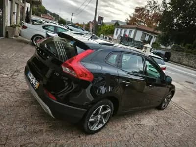Sell Volvo V40 Cross Country 2017 - 18500 EUR, 100000 km - AUTO.MOTO.pt