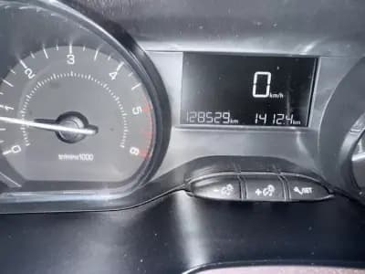 Sell Peugeot 2008 2014 - 9250 EUR, 129000 km - AUTO.MOTO.pt