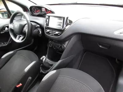 Sell Peugeot 208 2014 - 7990 EUR, 71000 km - AUTO.MOTO.pt