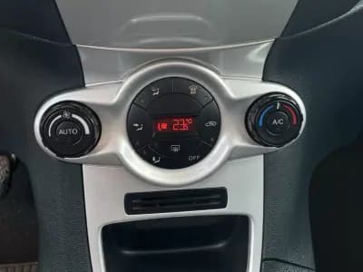 Sell Ford Fiesta 2011 - 7500 EUR, 91446 km - AUTO.MOTO.pt