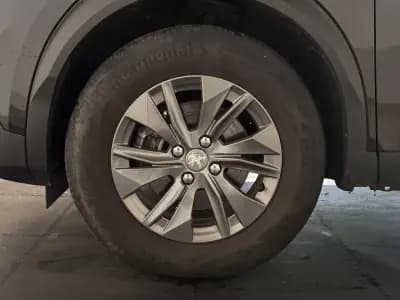 Vendo Peugeot e-2008 2021 - 19900 EUR, 40000 km - AUTO.MOTO.pt