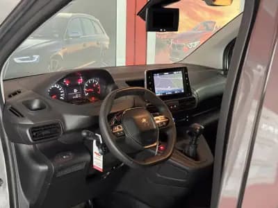 Vendo Peugeot Partner 2022 - 16990 EUR, 79102 km - AUTO.MOTO.pt
