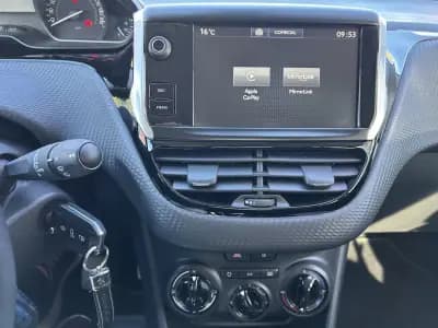 Vendo Peugeot 208 2016 - 9500 EUR, 133450 km - AUTO.MOTO.pt