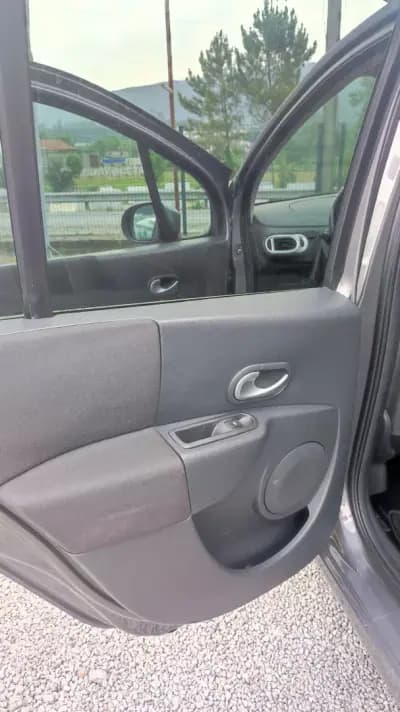 Sell Renault Grand Modus 2009 - 6589 EUR, 209758 km - AUTO.MOTO.pt