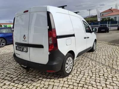 Vendo Renault Express 2022 - 15867 EUR, 72000 km - AUTO.MOTO.pt