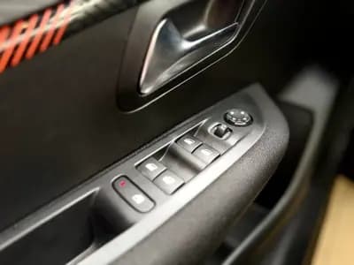 Vendo Peugeot 208 2022 - 15950 EUR, 91000 km - AUTO.MOTO.pt