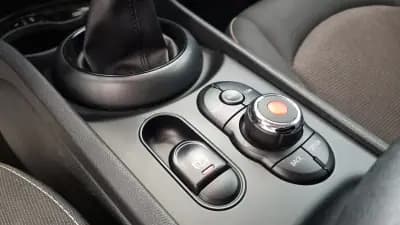 Vendo MINI Clubman 2018 - 12750 EUR, 286464 km - AUTO.MOTO.pt