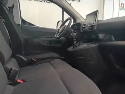 Vendo Opel Combo 2022 - 14990 EUR, 63800 km - AUTO.MOTO.pt