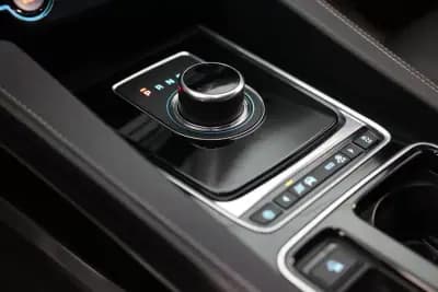 Sell Jaguar F-Pace 2018 - 33900 EUR, 70000 km - AUTO.MOTO.pt