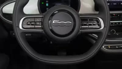 Vendo Fiat 500e C 2024 - 19900 EUR, 15000 km - AUTO.MOTO.pt