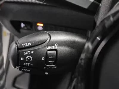 Vendo Peugeot 2008 2021 - 19850 EUR, 74617 km - AUTO.MOTO.pt