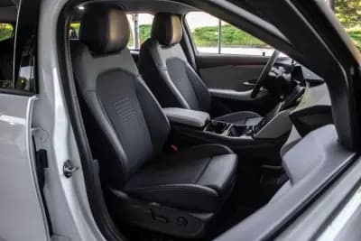 Vendo Ford Explorer 2024 - 39990 EUR, 15628 km - AUTO.MOTO.pt