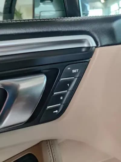 Vendo Porsche Macan 2024 - 88600 EUR, 20700 km - AUTO.MOTO.pt