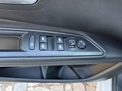 Vendo Peugeot 5008 2018 - 20500 EUR, 137000 km - AUTO.MOTO.pt