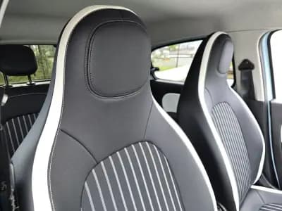 Vendo Renault Twingo 2023 - 14750 EUR, 27700 km - AUTO.MOTO.pt