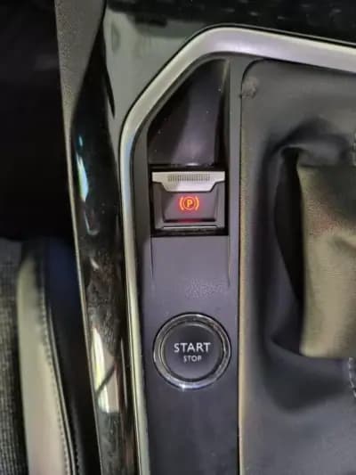 Vendo Peugeot 3008 2018 - 15992 EUR, 65181 km - AUTO.MOTO.pt