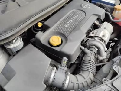 Vendo Opel Corsa 2011 - 5900 EUR, 220000 km - AUTO.MOTO.pt