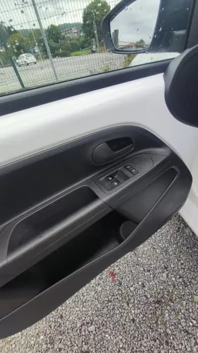 Vendo Volkswagen e-Up! 2020 - 11998 EUR, 0 km - AUTO.MOTO.pt