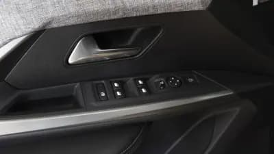 Sell Peugeot 3008 2025 - 32750 EUR, 23000 km - AUTO.MOTO.pt