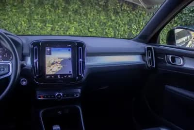 Vendo Volvo XC 40 2020 - 28900 EUR, 133266 km - AUTO.MOTO.pt