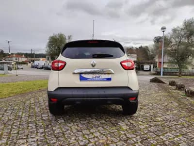 Vendo Renault Captur 2017 - 11700 EUR, 107123 km - AUTO.MOTO.pt