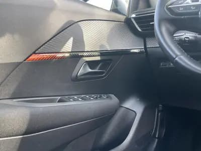 Vendo Peugeot 208 2021 - 17480 EUR, 43270 km - AUTO.MOTO.pt