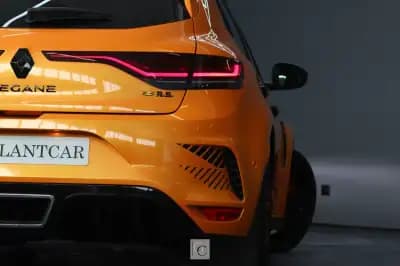 Vendo Renault Mégane 2023 - 75000 EUR, 4000 km - AUTO.MOTO.pt