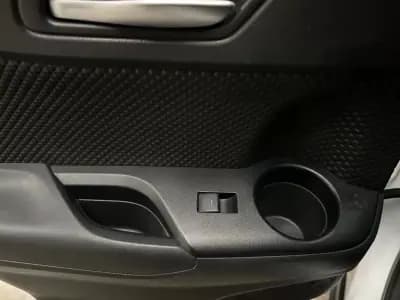 Vendo Toyota C-HR 2023 - 26800 EUR, 29000 km - AUTO.MOTO.pt