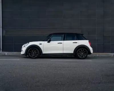 Vendo MINI Cooper 2015 - 19990 EUR, 135300 km - AUTO.MOTO.pt