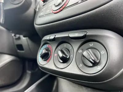 Vendo Opel Corsa 2017 - 8490 EUR, 183841 km - AUTO.MOTO.pt