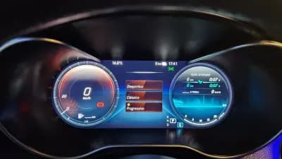 Vendo Mercedes-Benz C 300e 2021 - 21500 EUR, 165000 km - AUTO.MOTO.pt