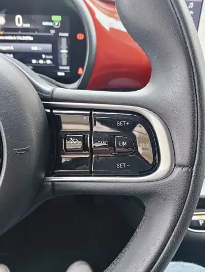 Vendo Fiat 500e 2023 - 14490 EUR, 30020 km - AUTO.MOTO.pt