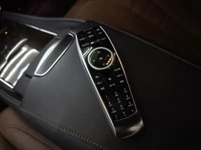 Sell Mercedes-Benz S 500 2015 - 49950 EUR, 179351 km - AUTO.MOTO.pt